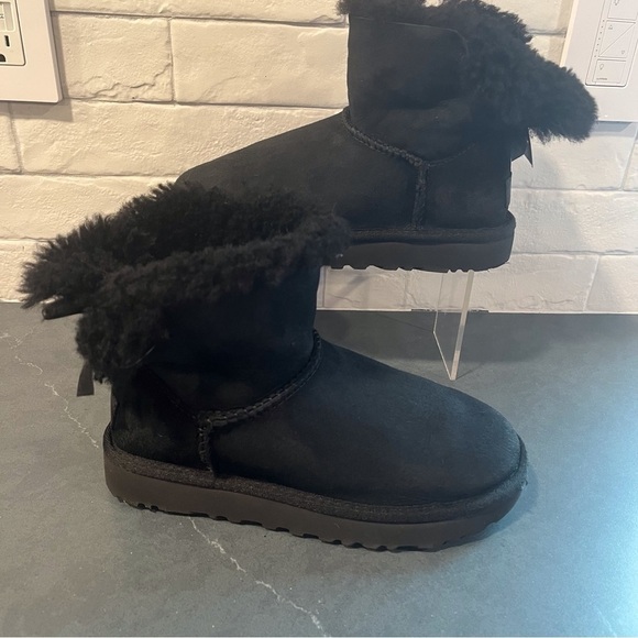 UGG sz 5 mini Bailey bow black suede bow tie boots - Picture 5 of 15